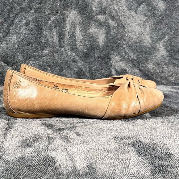 Born Tan Leather Slip On Flats Size 8.5M Women’s - Picture 1 of 8